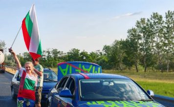 Унгарски полицаи подкрепиха българското автошествие срещу еврото на път към Брюксел, мотошествия от Румъния и Сърбия също се присъединяват