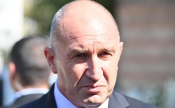 Радев: Да твърдиш, че няма да допуснеш скок на цените след влизането на еврото, не е просто невменяемост, а подигравка с хората