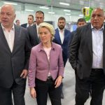 Най-мерзкият 31 август .. Нищо няма да бъде забравено ! Нищо няма да бъде простено ! Кремена Йовчева ******************************** 1/3 от оръжията за Украйна идват от България. Дебилните придружители на Урсула дали разбраха какво им причини? Това, което сте написали на наш гръб, няма да ви се размине. Прошка няма да има! Соня Момчилова ********************************** Фрау СМЪРТ, където мине, само пепел остава. Трудно може да има конкуренция за най-вредоносна вещица в Европа. Може би само някоя от Медичите или Борджиите да може да се конкурира с нея, ама ония са били по-стилни и не с толкова поразяващи мащаби на действие. Вещицата, учила да изражда бебета, сега акушира на война. Дундурка вместо невинни пеленачета, ракети и снаряди с психопатичната радост на пълен кукуригалник. Фрау Смърт първо накара европейците да се ваксинират и затворят по къщите, а сега се опитва да ги доунищожи физически и чрез война. Ако бях конспиратор и вярвах в рептилите или извънземните, бих си помислила, че тя би била идеалният им избор за пета колона. Такива като Фрау Смърт носята само беди, глад, войни и страдания. Дори самата й физиономия е изкривена от злоба. Не сте ли забелязали как злите дела и лъжите се отразяват върху физиономиите? Дори самите европейци не я дишат тая. Нейното съществуване на това място е категоричното доказателство, че не изборите решават кой на какъв пост е. Тя би имала шанс да се хареса и някой да гласува за нея, единствено в компанията на Бостънския удушвач, Джак Изкормвача, Чикатило и още няколко отбрани от тоя вид. Фрау Смърт идва за нас…… Елена Гунчева-Гривова ************************************* Благодаря ти Урсула, че ни светна за размерите на нашето българско предателство пред Славянския род! Благодаря ти, че дойде и ни каза истината за размерите, с които нашите управляващи (Корнелия Нинова, още ли твърдиш, че не си давала оръжие на Украйна?) са нарушили Божията заповед за България – Пълен неутралитет. 1/3 от оръжията за Украйна е дала….България…. Благодаря ти, защото когато дойде време за разплатата с нашите управляващи, днешните ти заявления в Сопот ще бъдат взети като доказателство пред Земния и Небесния съд. Бъди жива и здрава, да можеш да посрещнеш и понесеш последствията от всичките си житейски действия! Анастасия Гешева