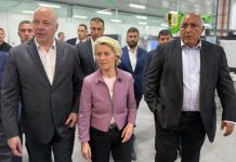 Най-мерзкият 31 август .. Нищо няма да бъде забравено ! Нищо няма да бъде простено ! Кремена Йовчева ******************************** 1/3 от оръжията за Украйна идват от България. Дебилните придружители на Урсула дали разбраха какво им причини? Това, което сте написали на наш гръб, няма да ви се размине. Прошка няма да има! Соня Момчилова ********************************** Фрау СМЪРТ, където мине, само пепел остава. Трудно може да има конкуренция за най-вредоносна вещица в Европа. Може би само някоя от Медичите или Борджиите да може да се конкурира с нея, ама ония са били по-стилни и не с толкова поразяващи мащаби на действие. Вещицата, учила да изражда бебета, сега акушира на война. Дундурка вместо невинни пеленачета, ракети и снаряди с психопатичната радост на пълен кукуригалник. Фрау Смърт първо накара европейците да се ваксинират и затворят по къщите, а сега се опитва да ги доунищожи физически и чрез война. Ако бях конспиратор и вярвах в рептилите или извънземните, бих си помислила, че тя би била идеалният им избор за пета колона. Такива като Фрау Смърт носята само беди, глад, войни и страдания. Дори самата й физиономия е изкривена от злоба. Не сте ли забелязали как злите дела и лъжите се отразяват върху физиономиите? Дори самите европейци не я дишат тая. Нейното съществуване на това място е категоричното доказателство, че не изборите решават кой на какъв пост е. Тя би имала шанс да се хареса и някой да гласува за нея, единствено в компанията на Бостънския удушвач, Джак Изкормвача, Чикатило и още няколко отбрани от тоя вид. Фрау Смърт идва за нас…… Елена Гунчева-Гривова ************************************* Благодаря ти Урсула, че ни светна за размерите на нашето българско предателство пред Славянския род! Благодаря ти, че дойде и ни каза истината за размерите, с които нашите управляващи (Корнелия Нинова, още ли твърдиш, че не си давала оръжие на Украйна?) са нарушили Божията заповед за България – Пълен неутралитет. 1/3 от оръжията за Украйна е дала….България…. Благодаря ти, защото когато дойде време за разплатата с нашите управляващи, днешните ти заявления в Сопот ще бъдат взети като доказателство пред Земния и Небесния съд. Бъди жива и здрава, да можеш да посрещнеш и понесеш последствията от всичките си житейски действия! Анастасия Гешева