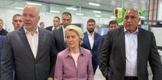 Най-мерзкият 31 август .. Нищо няма да бъде забравено ! Нищо няма да бъде простено ! Кремена Йовчева ******************************** 1/3 от оръжията за Украйна идват от България. Дебилните придружители на Урсула дали разбраха какво им причини? Това, което сте написали на наш гръб, няма да ви се размине. Прошка няма да има! Соня Момчилова ********************************** Фрау СМЪРТ, където мине, само пепел остава. Трудно може да има конкуренция за най-вредоносна вещица в Европа. Може би само някоя от Медичите или Борджиите да може да се конкурира с нея, ама ония са били по-стилни и не с толкова поразяващи мащаби на действие. Вещицата, учила да изражда бебета, сега акушира на война. Дундурка вместо невинни пеленачета, ракети и снаряди с психопатичната радост на пълен кукуригалник. Фрау Смърт първо накара европейците да се ваксинират и затворят по къщите, а сега се опитва да ги доунищожи физически и чрез война. Ако бях конспиратор и вярвах в рептилите или извънземните, бих си помислила, че тя би била идеалният им избор за пета колона. Такива като Фрау Смърт носята само беди, глад, войни и страдания. Дори самата й физиономия е изкривена от злоба. Не сте ли забелязали как злите дела и лъжите се отразяват върху физиономиите? Дори самите европейци не я дишат тая. Нейното съществуване на това място е категоричното доказателство, че не изборите решават кой на какъв пост е. Тя би имала шанс да се хареса и някой да гласува за нея, единствено в компанията на Бостънския удушвач, Джак Изкормвача, Чикатило и още няколко отбрани от тоя вид. Фрау Смърт идва за нас…… Елена Гунчева-Гривова ************************************* Благодаря ти Урсула, че ни светна за размерите на нашето българско предателство пред Славянския род! Благодаря ти, че дойде и ни каза истината за размерите, с които нашите управляващи (Корнелия Нинова, още ли твърдиш, че не си давала оръжие на Украйна?) са нарушили Божията заповед за България – Пълен неутралитет. 1/3 от оръжията за Украйна е дала….България…. Благодаря ти, защото когато дойде време за разплатата с нашите управляващи, днешните ти заявления в Сопот ще бъдат взети като доказателство пред Земния и Небесния съд. Бъди жива и здрава, да можеш да посрещнеш и понесеш последствията от всичките си житейски действия! Анастасия Гешева
