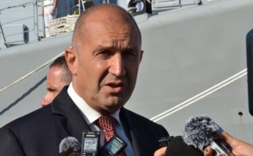Радев за бития полицейски шеф в Русе: Разпад на държавността