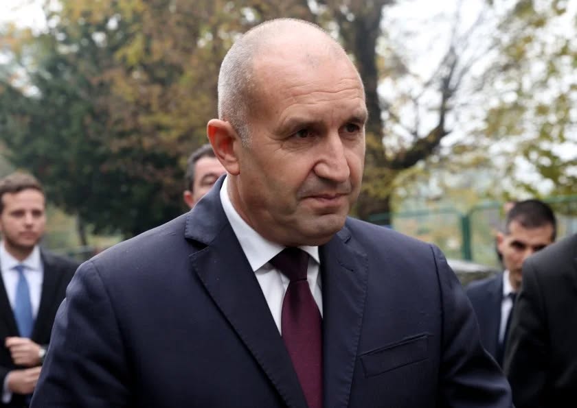 Радев: Да изградим стена срещу покварата Пеевски. Слугите му ще се срамуват