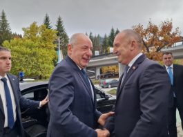 С „Шкодата“ на съпругата си Румен Радев посрещна унгарския президент в Смолян / СНИМКИ + ВИДЕО