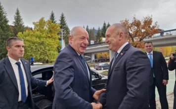 С „Шкодата“ на съпругата си Румен Радев посрещна унгарския президент в Смолян / СНИМКИ + ВИДЕО