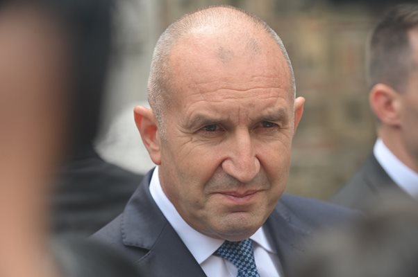 Прессекретарят на Радев: БНТ игнорира президента в централната си емисия, за разлика от други партийни лидери. Това не е плурализъм