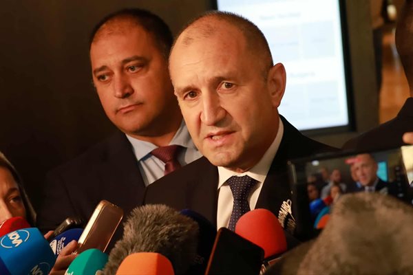 Радев: Видно е за всички, че управляващите са в парализа и чакат санкционирания по Магнитски политик да ги уведоми дали ще ги бъде