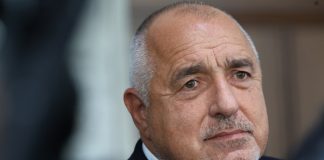 Борисов: Цветан Василев се кри на тавана на къщата ми, а Пеевски го гонеше, влизаше през гаража, а аз го укривах като ятак Борисов: Цветан Василев се кри на тавана на къщата ми, а Пеевски го гонеше, влизаше през гаража, а аз го укривах като ятак