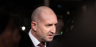 Радев ги попиля: Управляващите изобретиха нов жанр: протест в подкрепа на властта. Навремето на това му викаха манифестация