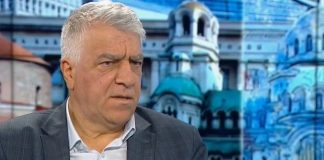 Румен Гечев: Еврозоната може да бъде блокирана всеки момент Румен Гечев: Еврозоната може да бъде блокирана всеки момент
