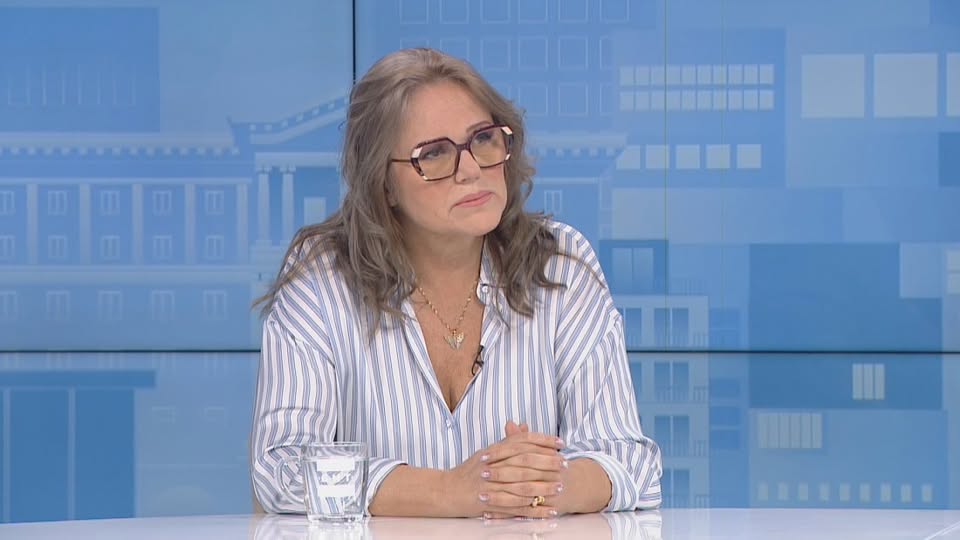 Цветеслава Гълъбова: Замразете спешно депутатските заплати и забранете бордовете за държавните служители