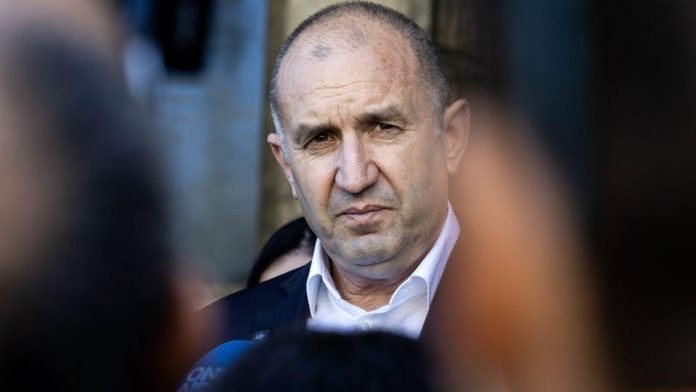 Радев каза кога да очакваме нов бюджет и се оплака: Ситуацията е изключително тежка, пари в хазната няма, всичко е изхарчено