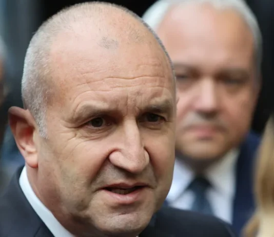 Радев: ЕП не може да разпорежда на суверенна България. Резолюцията съдържа невежество и манипулации. Не е време за аматьори на върха на държавата